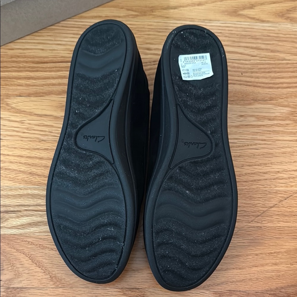 Clarks Women's Cloudsteppers Black Loafers - Picture 3 of 6